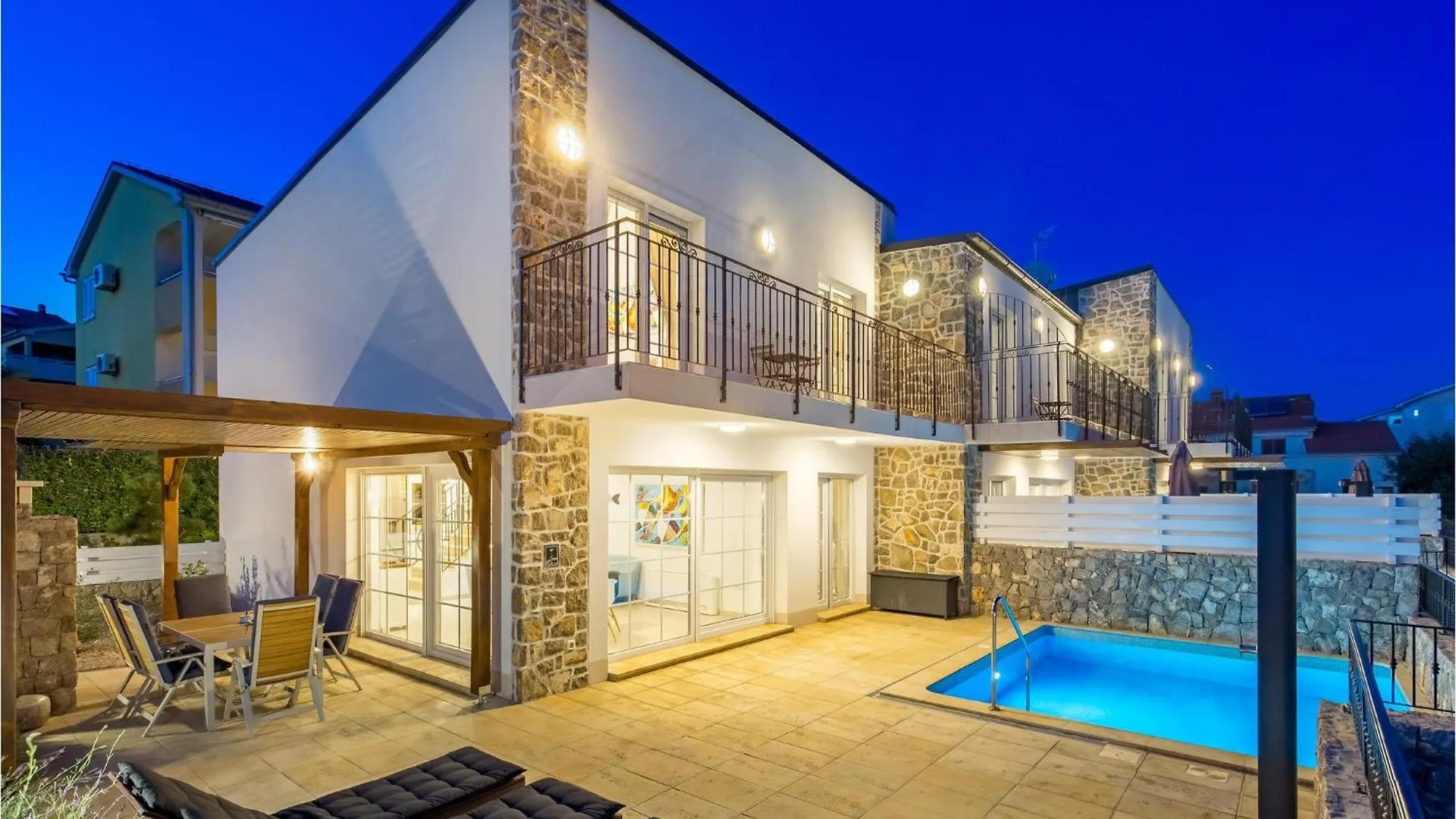 Vakantiehuis 3 Bedroom Stunning Home In Kornić Kroatië