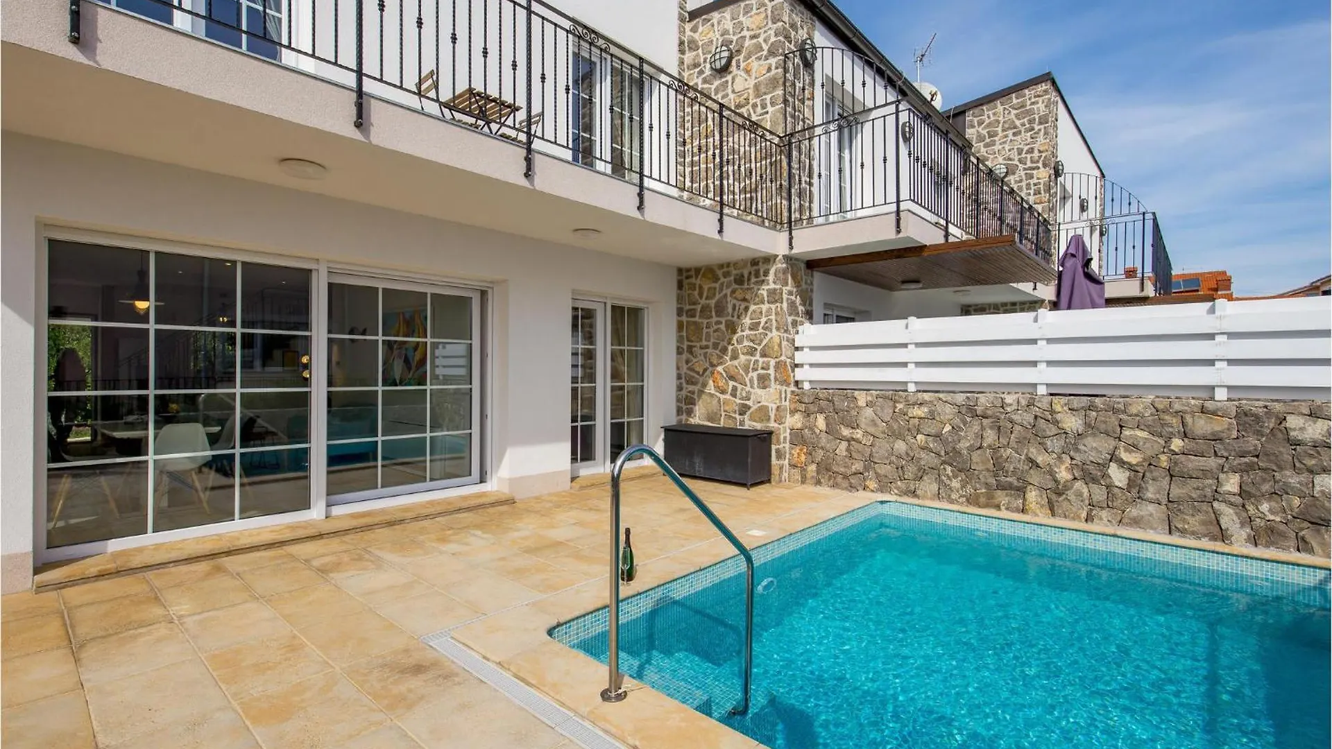 Vakantiehuis 3 Bedroom Stunning Home In Kornić
