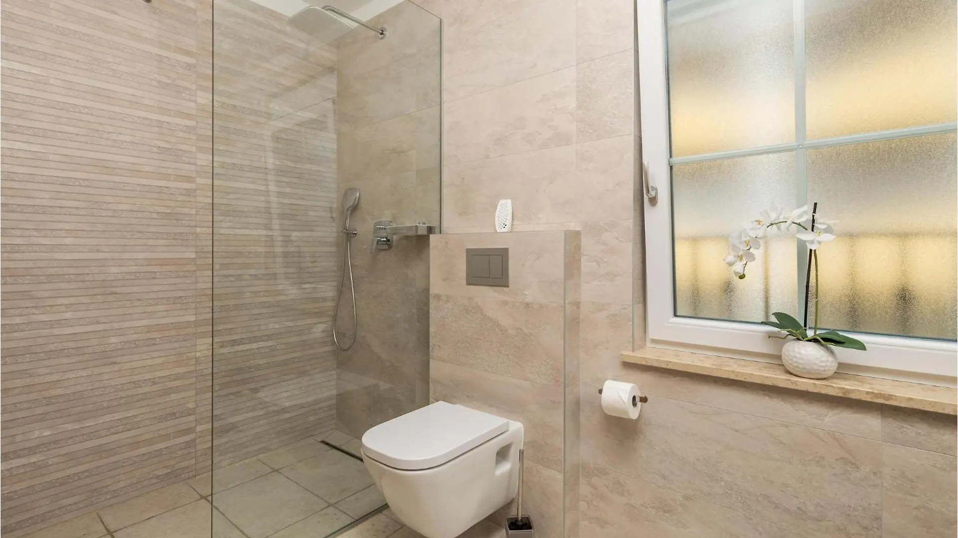 3 Bedroom Stunning Home In Kornić